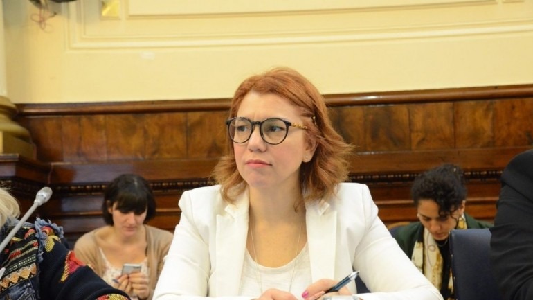 Karina Banfi: “El principal difundidor de las noticias falsas es el Estado”