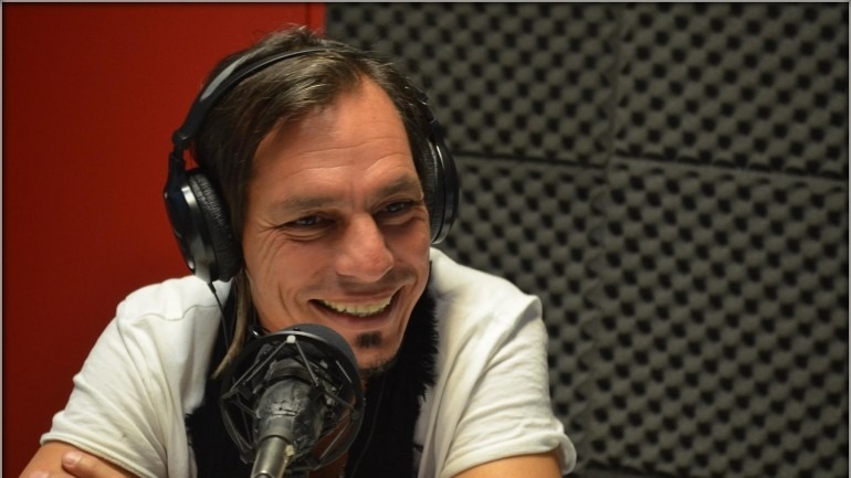 Derek López: “Era hora de componer un disco en español”