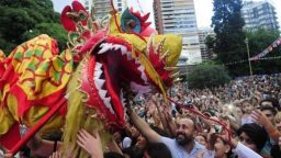 Miles de personas celebraron este fin de semana la llegada del año nuevo chino