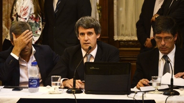 Después de la media sanción en diputados, Prat Gay defendió el acuerdo con los buitres en el Senado