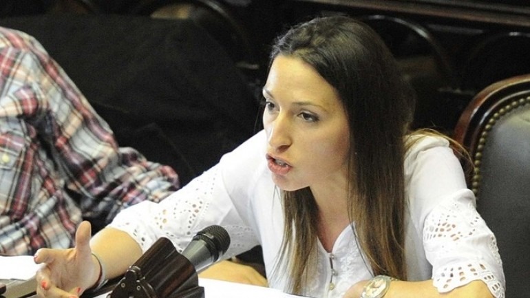 Mayra Mendoza: “Lo vivimos con una inmensa alegría, como militantes políticos y como argentinos”
