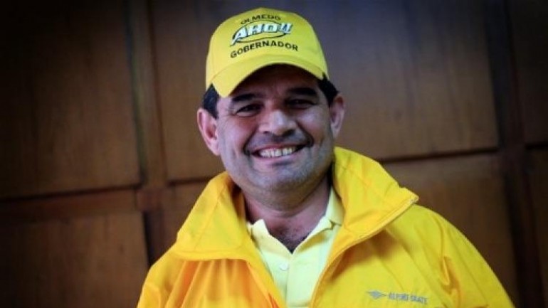 Alfredo Olmedo: “Muchas veces los políticos argentinos dividen para reinar y se unen para robar”