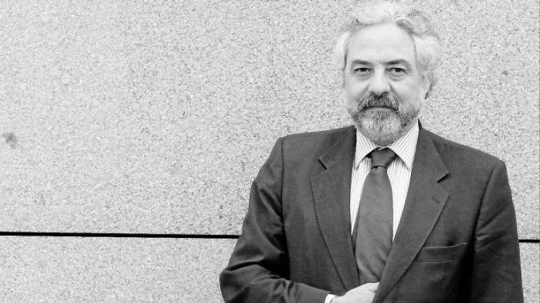 Javier de Lucas: “La política de la Unión Europea impide que presenten demanda de asilo”