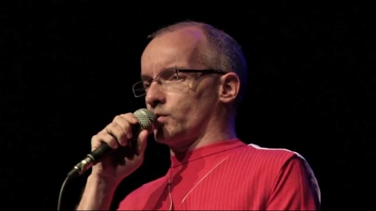 Alejo De Santis:“A mí me parece que el humor no tiene límites, lo que tiene límites es el humorista”