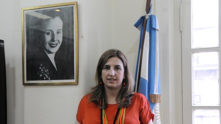 Claudia Neira: “Estamos atravesando una crisis política y económica”