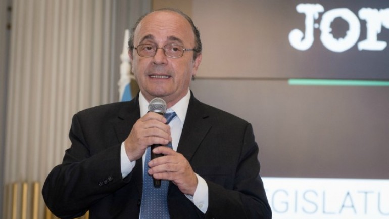 Leopoldo Moreau: “La decisión del lock out patronal es extorsiva, insensible y fuera de lugar”