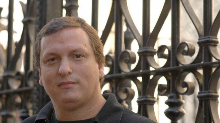 Hernán Brienza: “El neoliberalismo funciona sobre los deseos imaginarios del individuo”