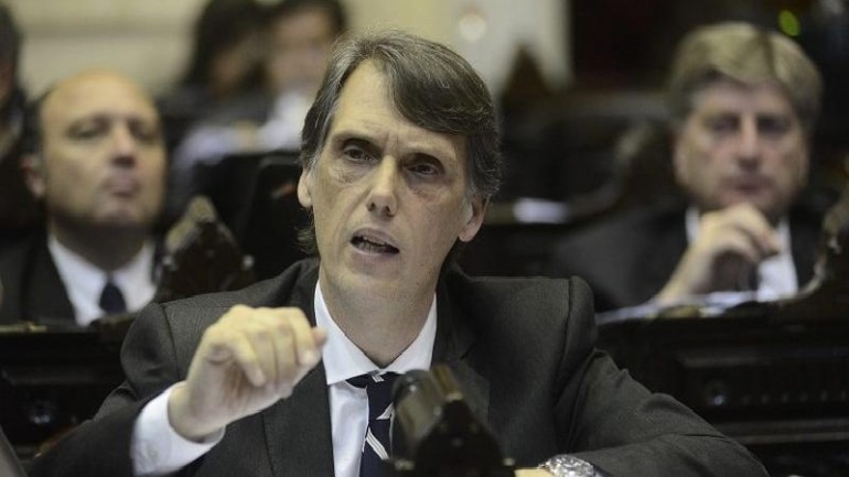 Pablo Kosiner: “El gobierno tendria que suspender el decreto”