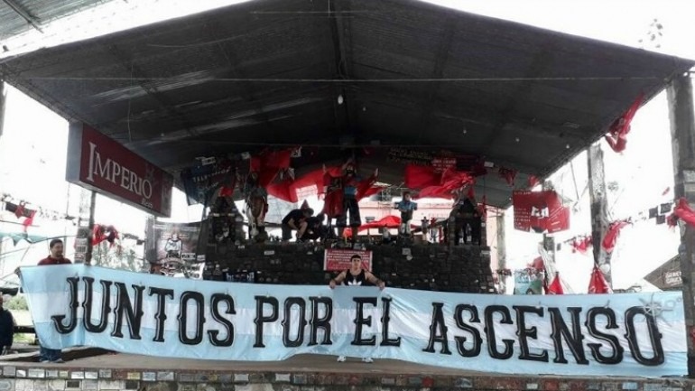 Darío Velardez: “A la cancha se iba a pasarla bien, ahora todo pasa por la plata”