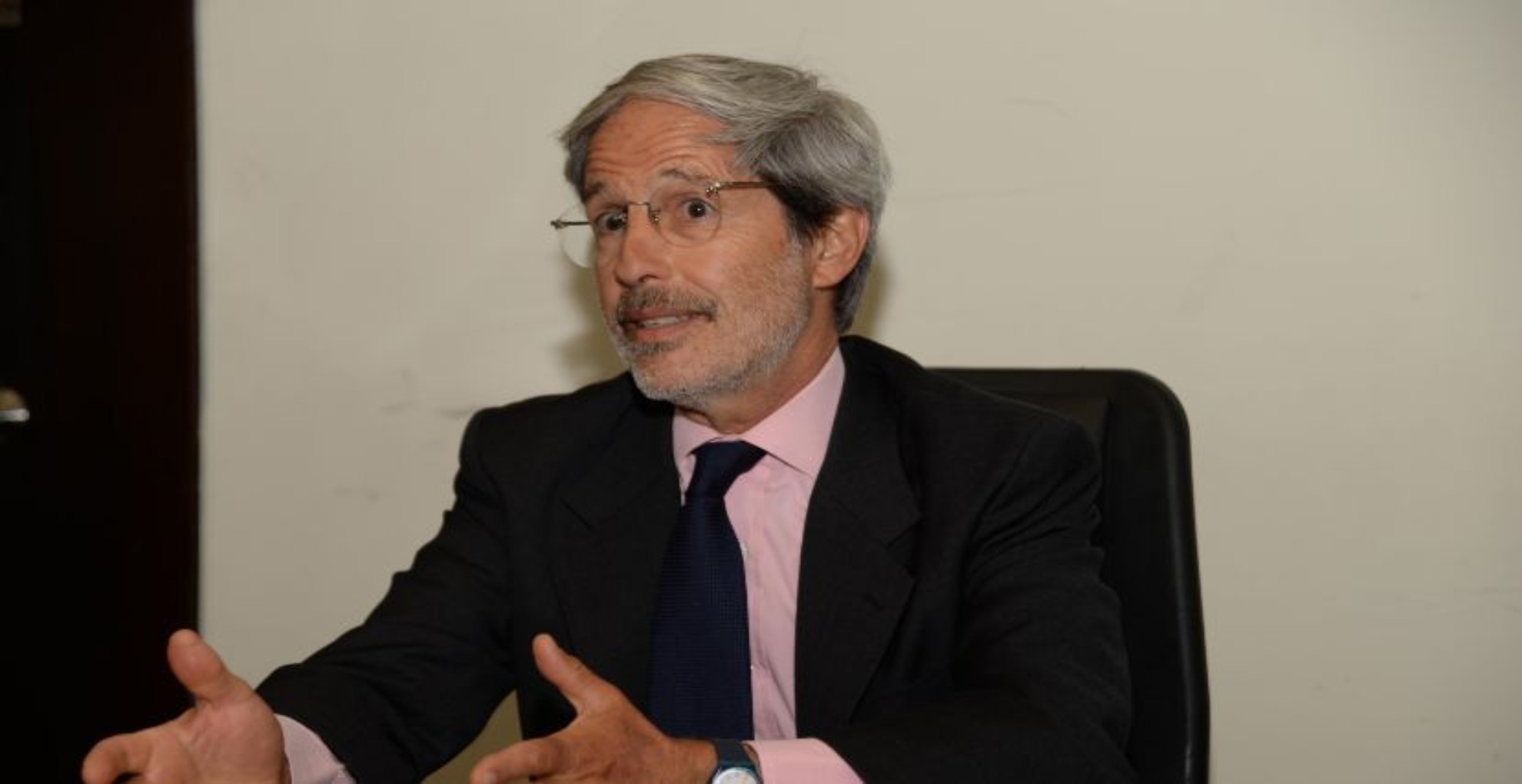 Héctor Torres: “La gente tiene pesos en el bolsillo pero dólares en la cabeza”