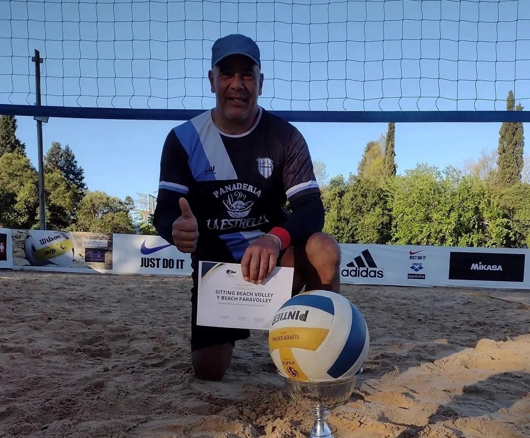 Claudio Gonzales Vergara: “Pensé que no iba a poder jugar al voley y acá estoy entrenando grupos”
