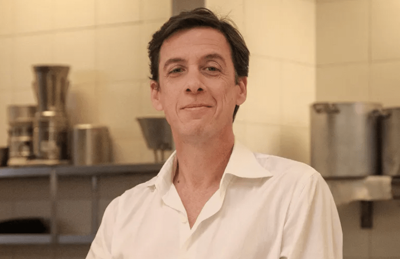 Marcos Montes: “Si bien es un unipersonal, hay un segundo personaje presente”