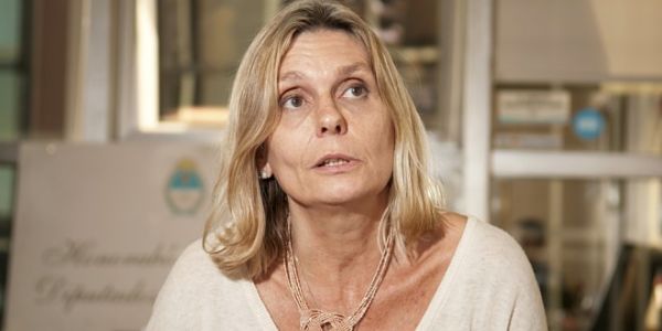 Cornelia Schmidt: “En el fondo nuestra política exterior nos marca nuestra política interior”