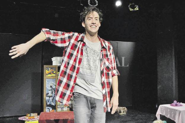 Julian Sierra: “La gente se refugia en el teatro porque enfrenta sentimientos perdidos en la adultez”