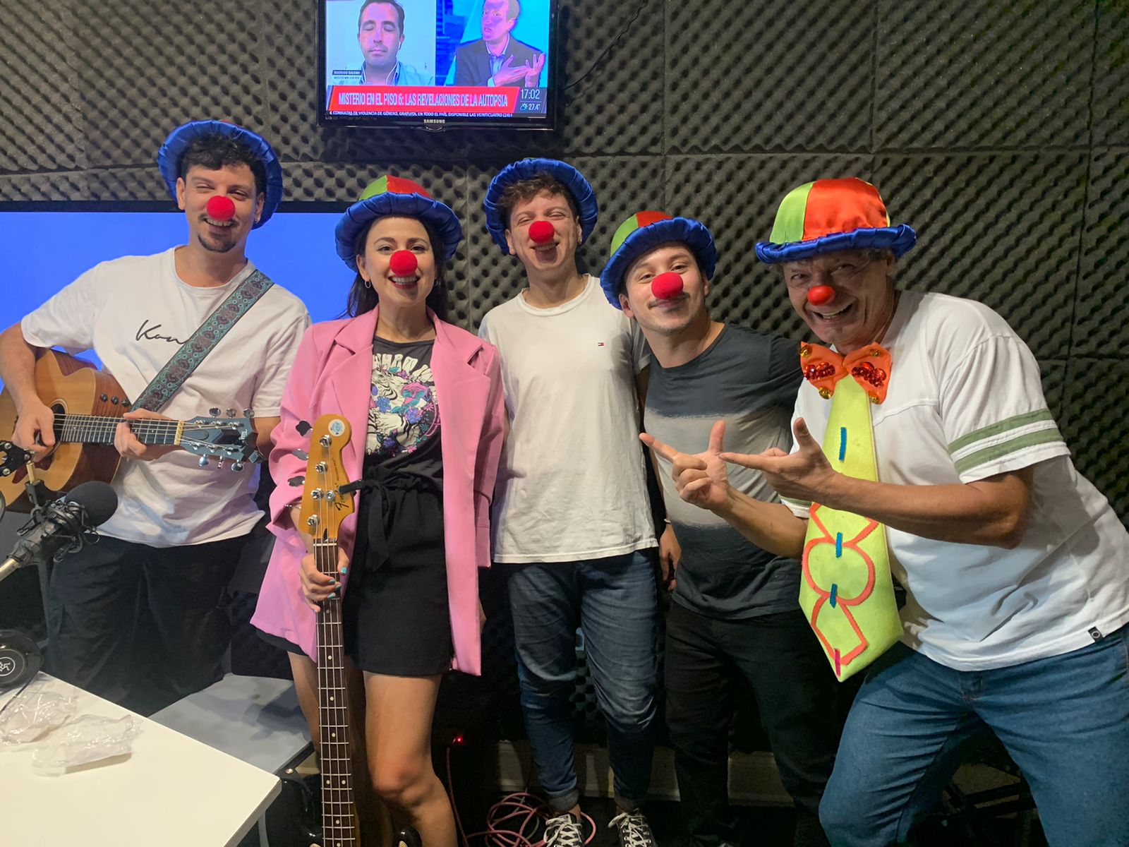 Pequeño Pez: “El 14 de mayo presentamos nuestro nuevo disco: Arriba las manos este es un juego”