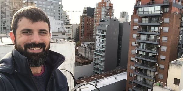 SANTIAGO GIORGETTA: “Hay una distancia importante que aventaja al Peronismo por sobre LLA de entre 10 y 15 puntos”.