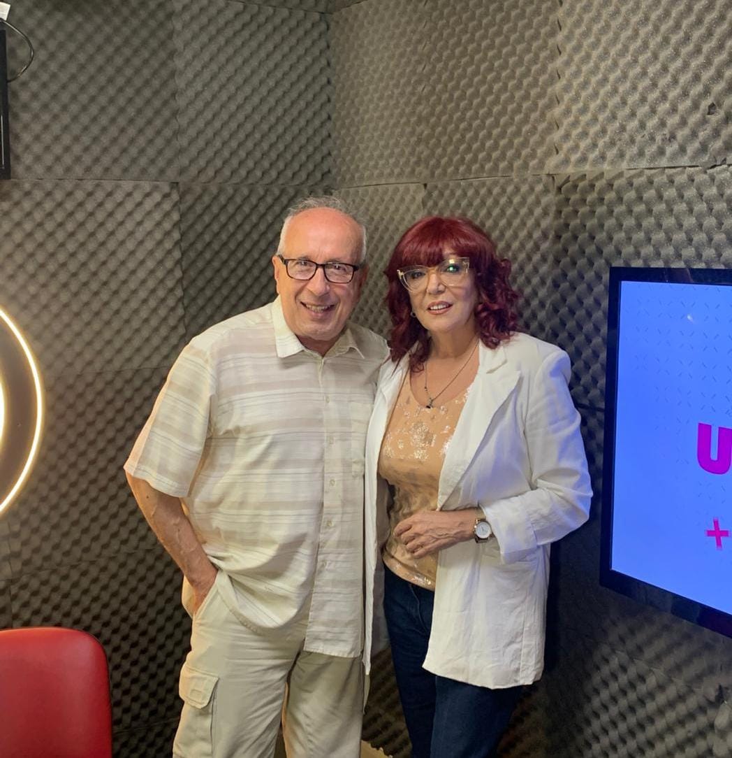 SILVIA PEYROU: “Cuando viajé a Bolivia con Armando Manzanero y Gloria Gaynor, mi mamá le dijo a mi papá que firmara la patria potestad porque yo tenía que hacer ese trabajo”.