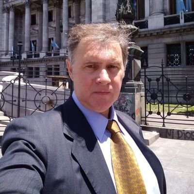 ALBERTO ONGANÍA: “El votante debe dejar de creer que hay dos o tres posibles y que el resto son 2, 3, 4 o 10 loquitos que se meten en la política y que no van a llegar a nada”.